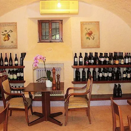 Bed & Breakfast Antico Borgo 2*