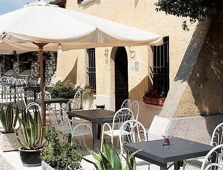 Bed & Breakfast Antico Borgo 2*